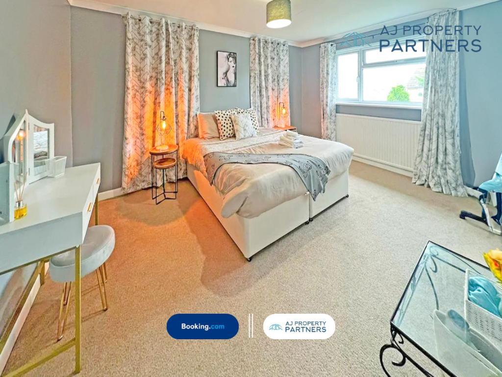 Premium Deal L Hill View Home L Last-Minute Offer L Cheltenham L Aj Properties L Perfect For Short Or Long Stays L 4Beds 4Bedrooms Exterior photo