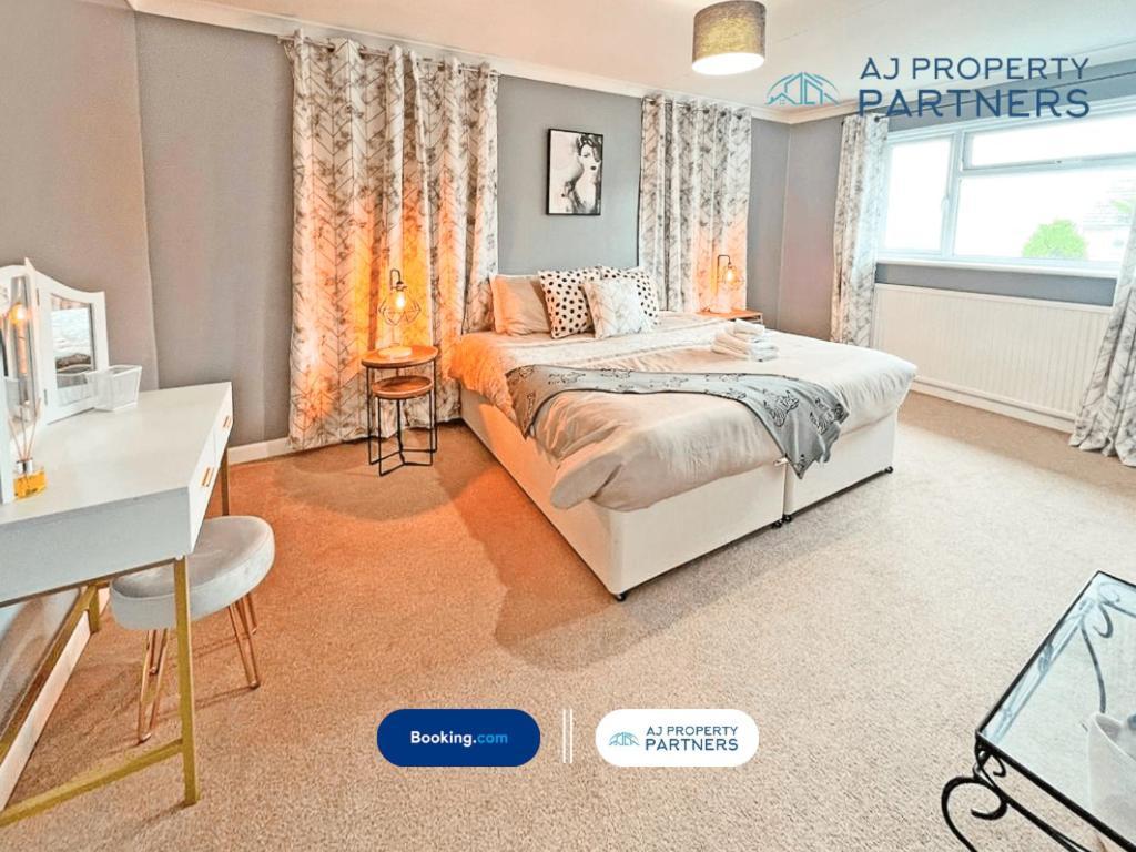 Premium Deal L Hill View Home L Last-Minute Offer L Cheltenham L Aj Properties L Perfect For Short Or Long Stays L 4Beds 4Bedrooms Exterior photo