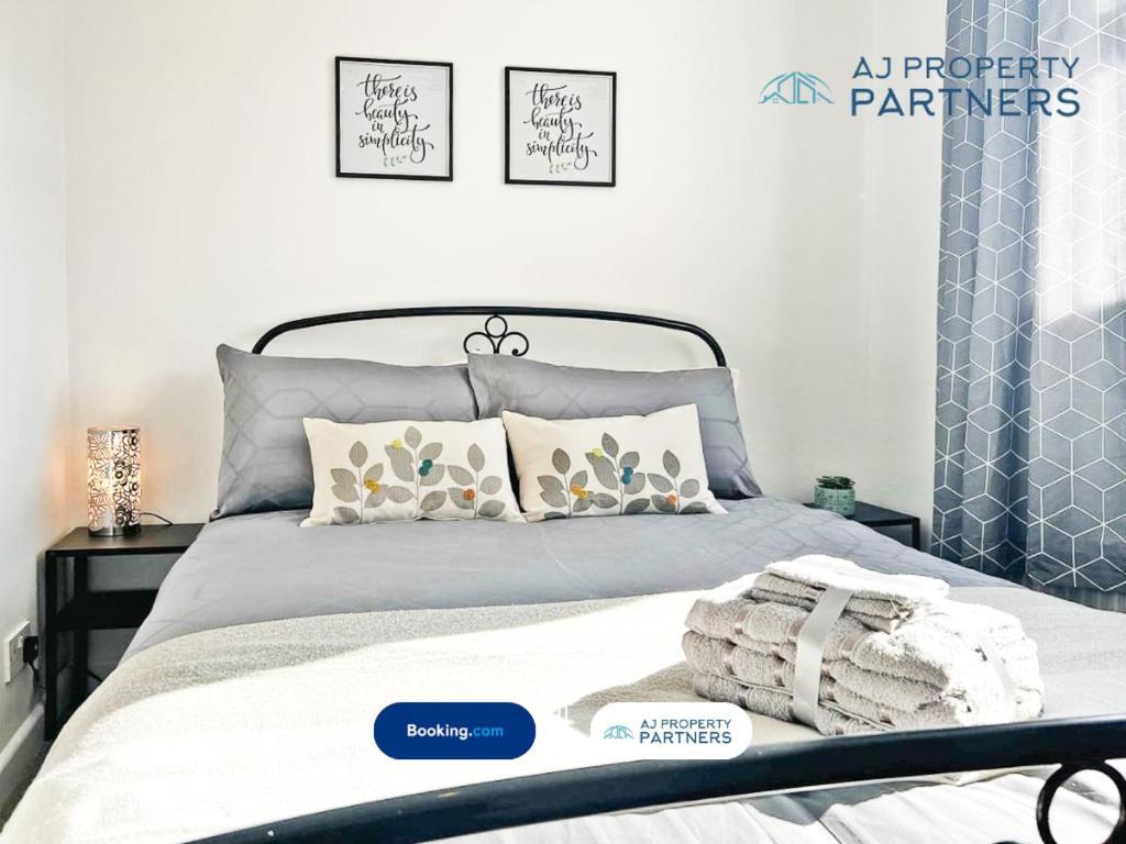 Premium Deal L Hill View Home L Last-Minute Offer L Cheltenham L Aj Properties L Perfect For Short Or Long Stays L 4Beds 4Bedrooms Exterior photo