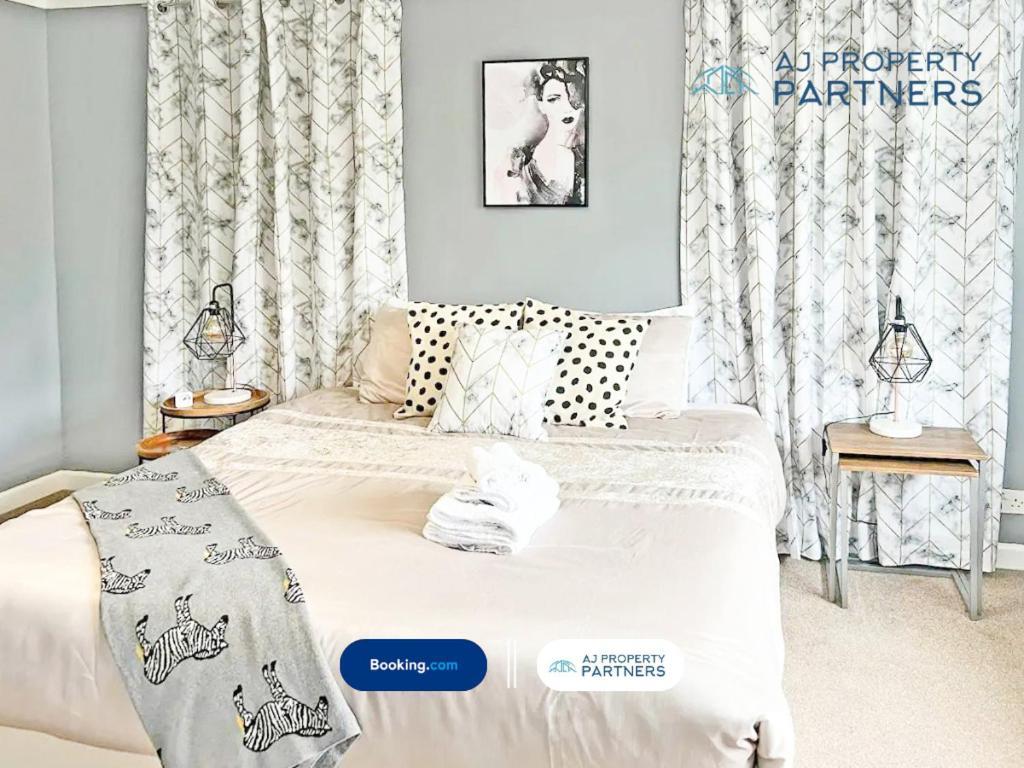 Premium Deal L Hill View Home L Last-Minute Offer L Cheltenham L Aj Properties L Perfect For Short Or Long Stays L 4Beds 4Bedrooms Exterior photo