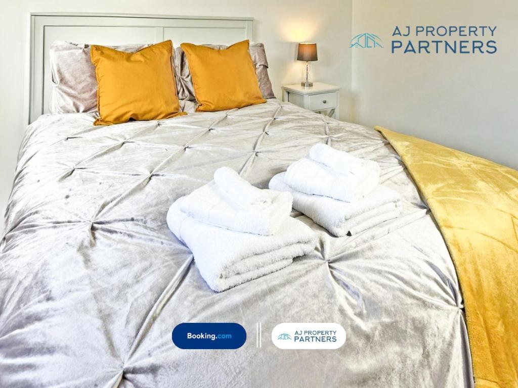 Premium Deal L Hill View Home L Last-Minute Offer L Cheltenham L Aj Properties L Perfect For Short Or Long Stays L 4Beds 4Bedrooms Exterior photo